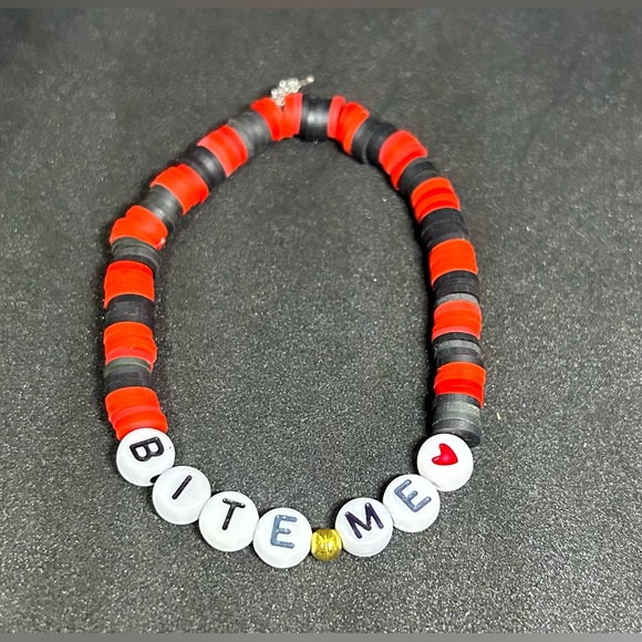 Bite Me (Vamp) Heishi Bracelet - Picture 5 of 6